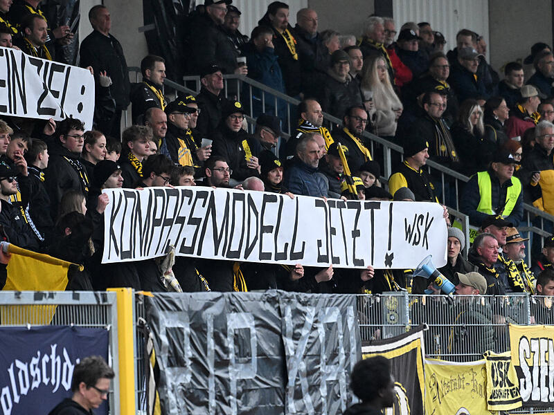 Sport Fu&szlig;ball Saison 2025 / 2026  Regionalliga Bayern  24. Spieltag  am Samstag 21.03.2026  Spielort  Bayreuth Hans-Walter-Wild-Stadion  Spielbeginn 14.00 h  SpVgg Bayreuth  gegen TSV Schwaben Augsburg   Halbzeitergebnis 1:0 Endstand 2:0 Banner Kompassmo