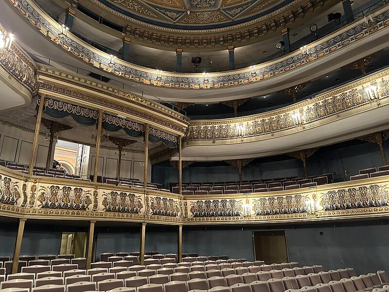 Auf dem Weg zum Lost Place? Das Landestheater Coburg steht seit Mitte 2023 leer und wartet auf seine Sanierung.