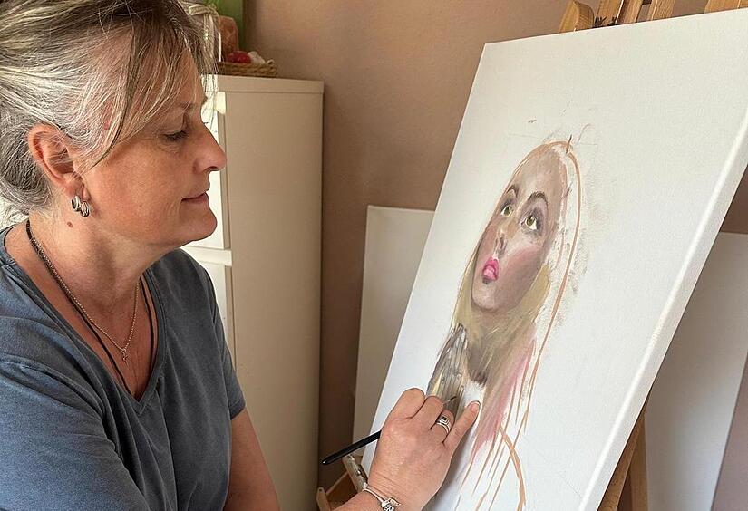 Nicole Danhof zeigt Maria als Symbol f&uuml;r Zuversicht.