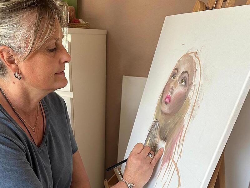 Nicole Danhof zeigt Maria als Symbol f&uuml;r Zuversicht.