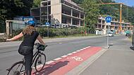 In der Blaich endet der Radweg abrupt, Radfahrer müssen auf den Radweg auf der anderen Straßenseite wechseln. In der Blaich endet der Radweg abrupt, Radfahrer müssen auf den Radweg auf der anderen Straßenseite wechseln.