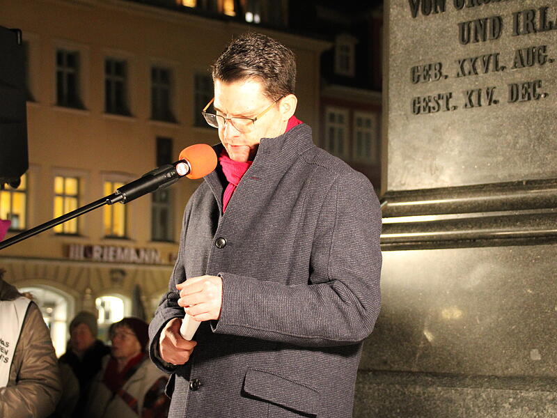 Auch OB Dominik Sauerteig sagt ein paar Worte.