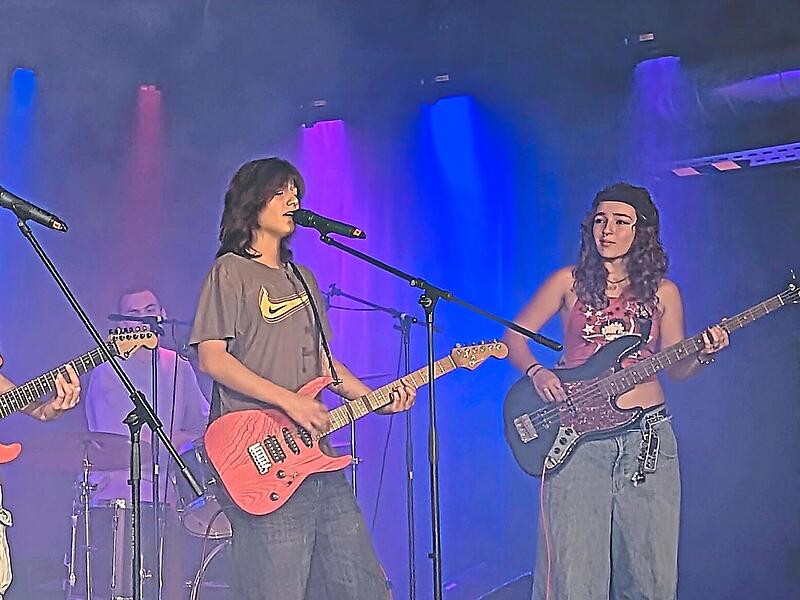 Die junge Erlanger Band Half Step Down eröffnete das Fachwerk-Festival – und überzeugte am Ende auch das Publikum. Barbara Hollfelder Die junge Erlanger Band Half Step Down eröffnete das Fachwerk-Festival – und überzeugte am Ende auch das Publikum. Barbara Hollfelder