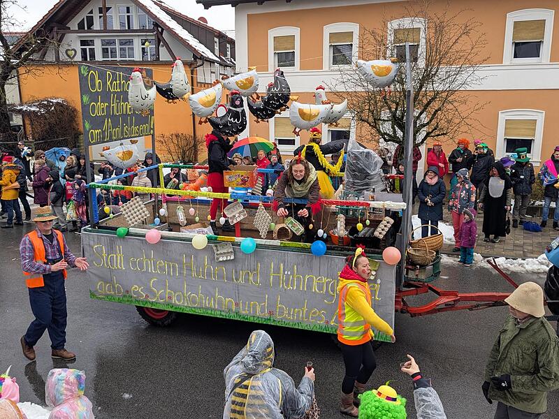Ganz sch&ouml;n was los in Geisfeld: alle Impressionen vom Faschingsumzug!