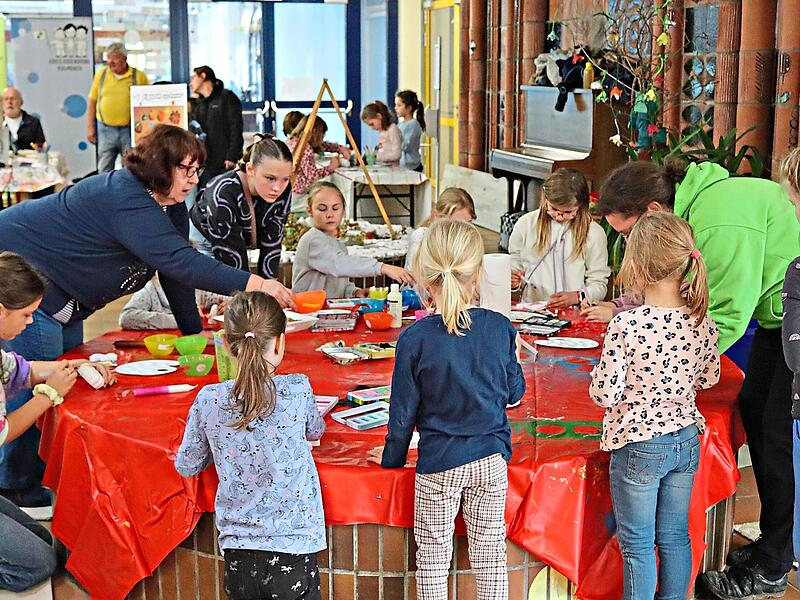 Basteln nach Lust und Laune: Bei den Kinder-Kreativ-Tagen gibt es keine Langeweile.Landkreisjugendarbeit