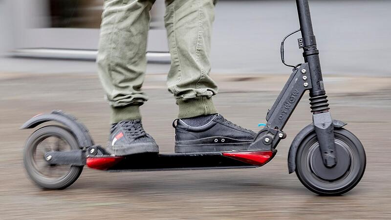 14-J&auml;hriger f&auml;hrt 50 km/h auf E-Scooter - selbst mit App getunt
