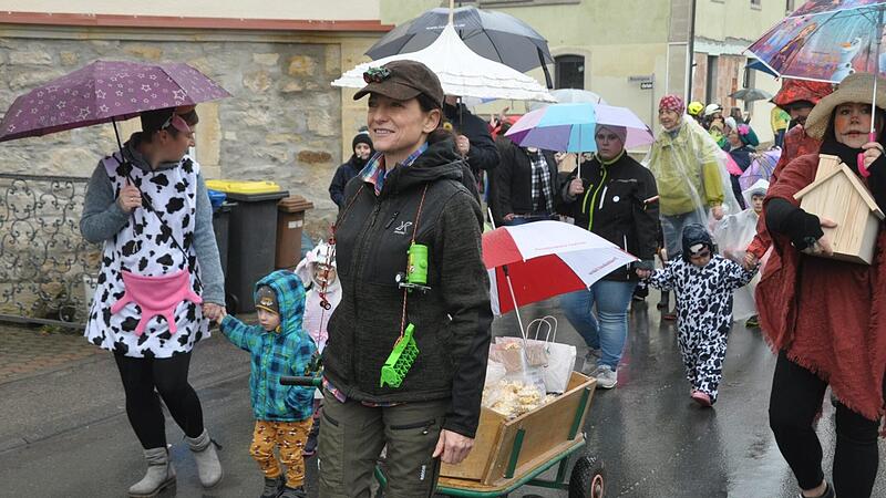 Erstmals als neue Bürgermeisterin war Marion Fleischmann-Hilton mit ihrem Süßwaren-Wägelchen dabei.