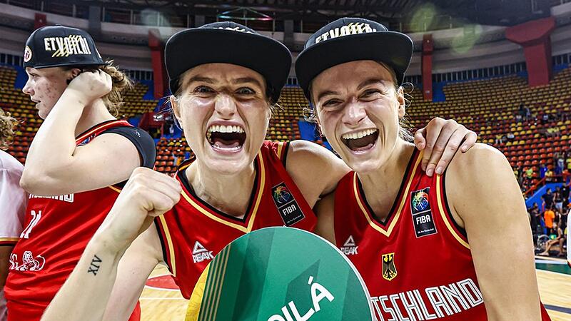 Et voila: Die Bambergerin Alina Hartmann (links) und Alexandra Wilke haben das Paris-Ticket gelöst.