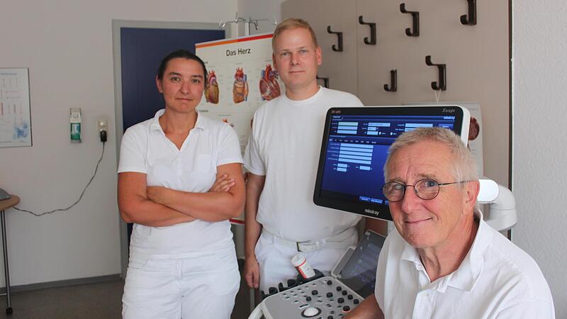 Das neue Team (v.l.): Die beiden neuen &Auml;rzte Carolyn Jung, Jochen Kolb sind in die Praxis von Frank Missel eingestiegen.