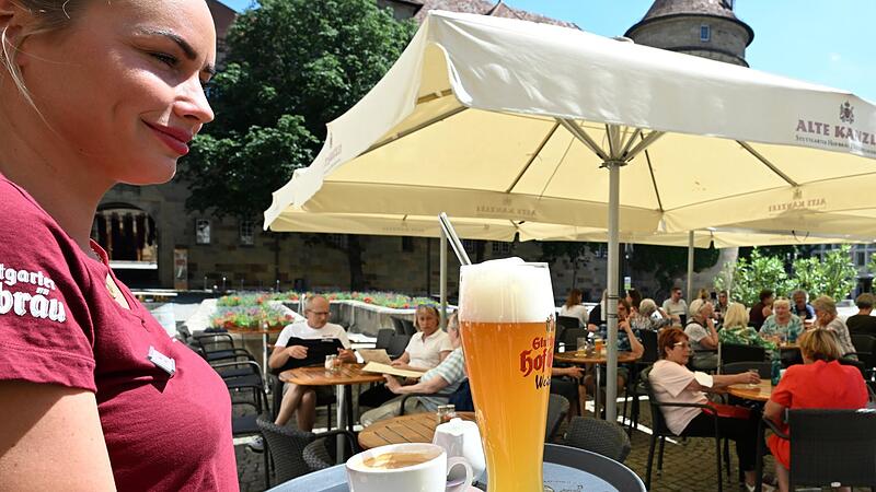 Sommer, Sonne, Freiheit: Die Corona-Einschr&auml;nkungen sind vorbei &ndash; doch die Gastronomie kommt nicht zur Ruhe.