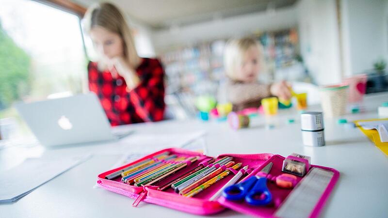In einer Schule in Erlangen kam es zu dem mysteriösen Vorfall. Für wenige Momente war für die Schüler ein Hitlerbild zu sehen.