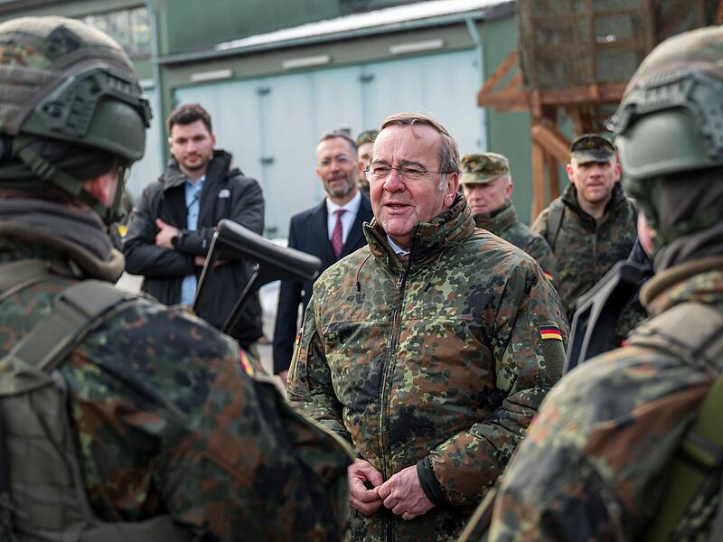 Verteidigungsminister Pistorius besucht Offiziersschule