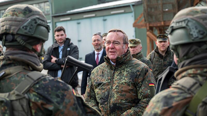 Verteidigungsminister Pistorius besucht Offiziersschule Verteidigungsminister Pistorius besucht Offiziersschule