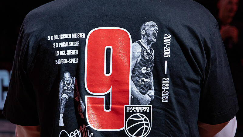 Das eigens f&uuml;r Karsten Tadda kreierte Fanshirt mit der Nummer 9.