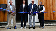 Michael Richter (Wasserwirtschaftsamt Landkreis Forchheim), Mathias Reznik (Gesch&auml;ftsf&uuml;hrer der Stadtwerke Forchheim), Manfred H&uuml;mmer (Dritter B&uuml;rgermeister der Stadt Forchheim) und Christian Sponsel (Gesch&auml;ftsf&uuml;hrer der Stadtwerke Forchheim) weihen den neuen Hochbeh&auml;lter in Serlbach ein.