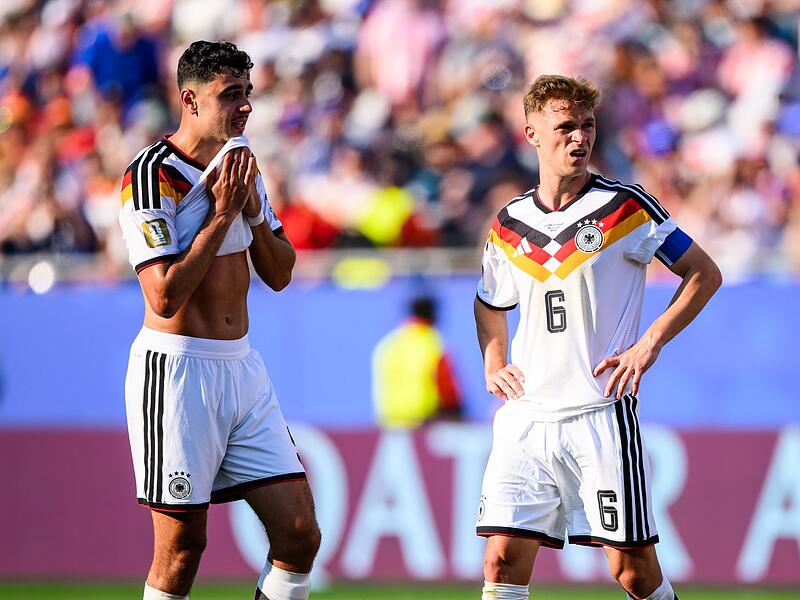 Aleksandar Pavlovic (l) und Joshua Kimmich Aleksandar Pavlovic (l) und Joshua Kimmich