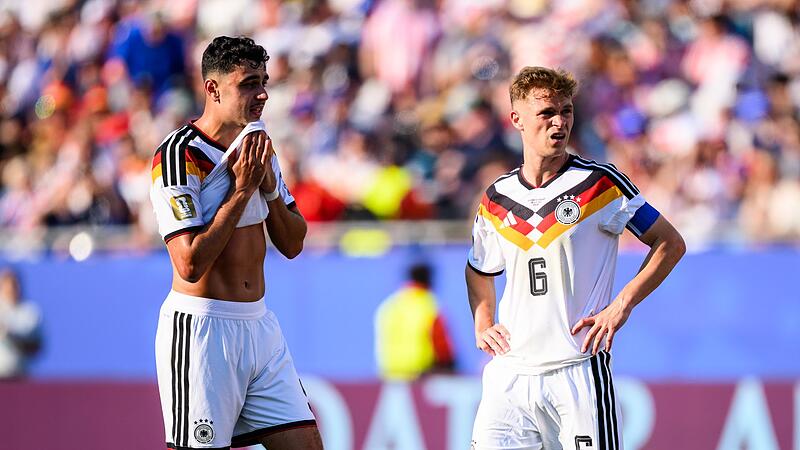 Aleksandar Pavlovic (l) und Joshua Kimmich Aleksandar Pavlovic (l) und Joshua Kimmich