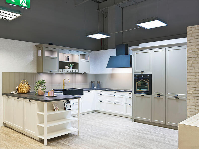 STARKK&uuml;chen Musterk&uuml;chen mit Smeg-Regal 2412