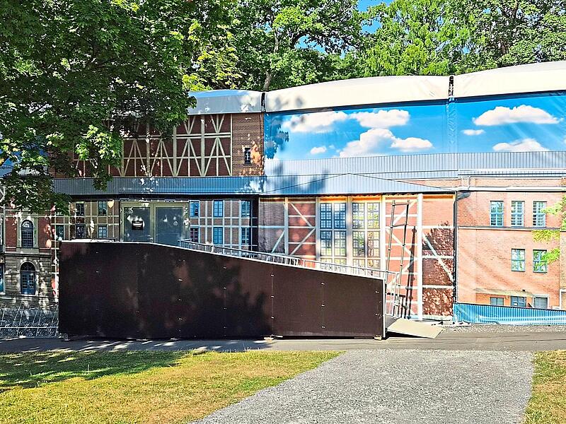 Im kleinen Festspielhaus werden Kinder und Jugendliche an die Werke des Meisters herangeführt. Im kleinen Festspielhaus werden Kinder und Jugendliche an die Werke des Meisters herangeführt.