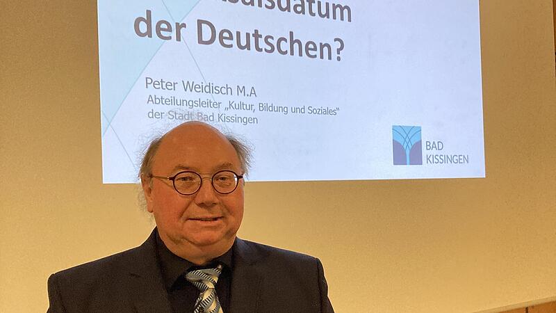 Peter Weidisch unterlegte seinen Vortrag mit historischen Aufnahmen beziehungsweise zeitgeschichtlichen Dokumenten.