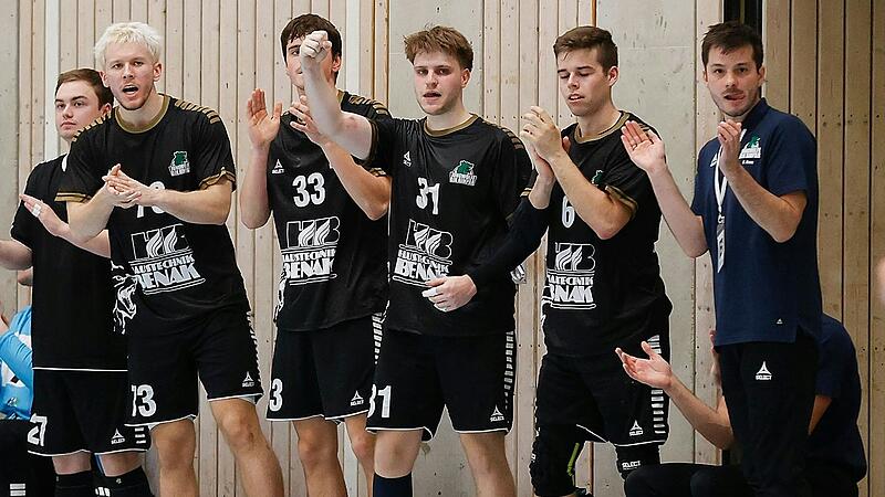 Jubel bei den Spielern der SG DJK Rimpar. Die Rimparer Jungwölfe haben in der Handball-Oberliga ihr viertes Spiel in Folge gewonnen. Das Bild entstand im Heimspiel gegen den HSC Bad Neustadt.