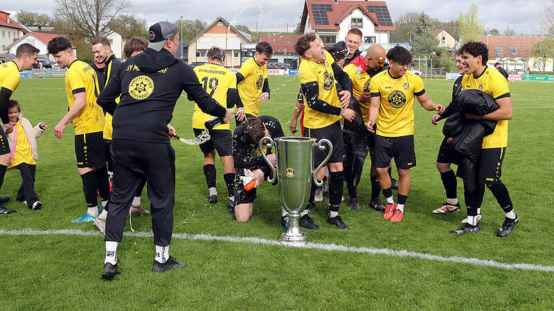 Nach zwei Abstiegen in Folge ist der SV Merkendorf wieder obenauf. Als Meister der Kreisklasse 2 kehrt das Team von Stefan Grasser direkt in die Kreisliga zur&uuml;ck.