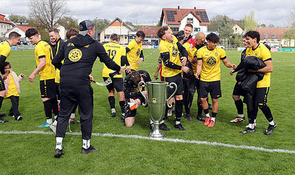 Nach zwei Abstiegen in Folge ist der SV Merkendorf wieder obenauf. Als Meister der Kreisklasse 2 kehrt das Team von Stefan Grasser direkt in die Kreisliga zur&uuml;ck.