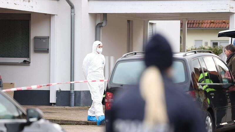 Am Dreikönigstag fand im Weisendorfer Wohnviertel ein schreckliches Verbrechen statt. Vor Ort sicherte die Kripo Erlangen die Spuren der Tat.