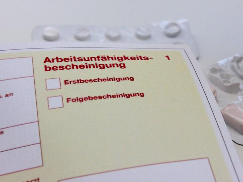 Arbeitsunfähigkeitsbescheinigung Nun ab dem ersten Tag verpflichtend: Der klassische „gelbe Schein“.