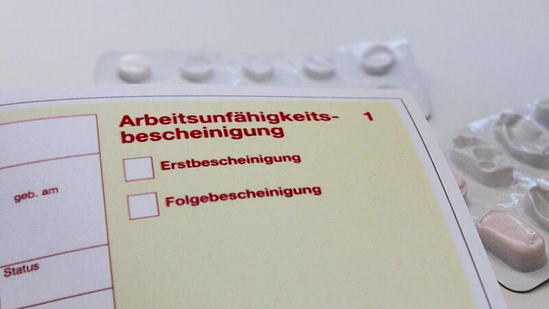Arbeitsunfähigkeitsbescheinigung Nun ab dem ersten Tag verpflichtend: Der klassische „gelbe Schein“.