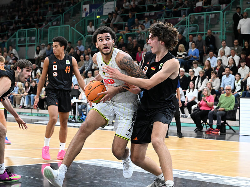 Collin Metcalf (am Ball) und Bayreuther Zweitliga-Basketballer hoffen gegen die Artland Dragons auf den ersten Sieg in dieser Saison. Collin Metcalf (am Ball) und Bayreuther Zweitliga-Basketballer hoffen gegen die Artland Dragons auf den ersten Sieg in dieser Saison.