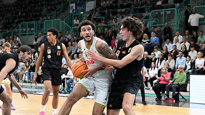 Collin Metcalf (am Ball) und Bayreuther Zweitliga-Basketballer hoffen gegen die Artland Dragons auf den ersten Sieg in dieser Saison. Collin Metcalf (am Ball) und Bayreuther Zweitliga-Basketballer hoffen gegen die Artland Dragons auf den ersten Sieg in dieser Saison.