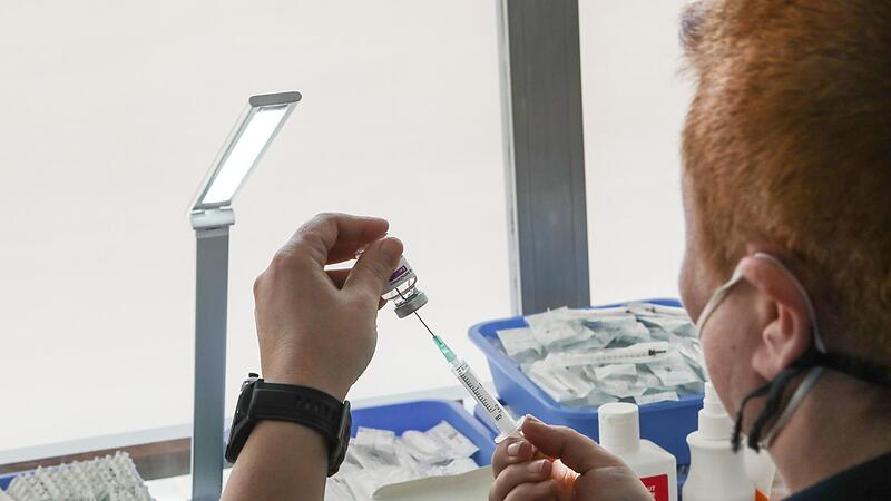 Rund 2600 Impfungen werden aktuell im Forchheimer Impfzentrum und den zwei mobilen Bussen verimpft.Forchheim & Fr&auml;nkische Schweiz