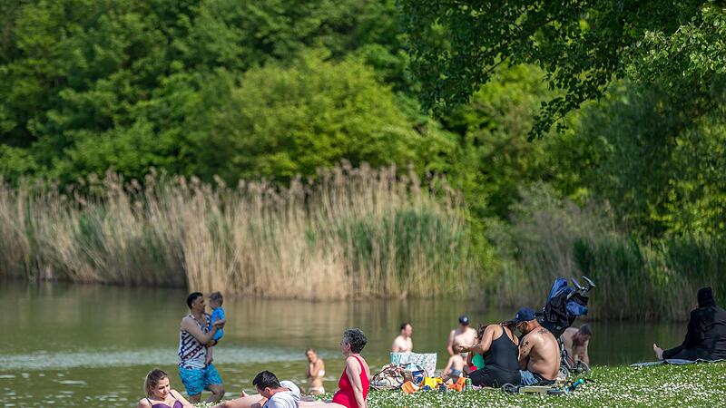 Alle Wasserproben waren okay: Am Erlabrunner Badesee und an zahlreichen weiteren Badegew&auml;ssern in Unterfranken suchen viele Menschen eine Abk&uuml;hlung.