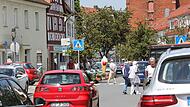 Die Aufenthaltsqualität in der Hornschuchallee   leidet     unter dem  starken Autoverkehr.Forchheim & Fränkische Schweiz