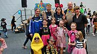Bei der Spenden&uuml;bergabe beim TSV-Kinderfaschings: Stefanie Schmitt, Manfred Back, Birgit Deller, Peter Deller und Steffi Vogel (hinten von links).