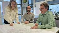 Mandy Gutzeit (Geschäftsleiterin), Patrick Hankele (stellvertretendertechnischer Leiter) und Daniel Große-Verspohl (Kaufmännischer Leiter, von links) sind beim Zweckverband der Stadt-Umland-Bahn maßgeblich dafür verantwortlich, Deutschlands größtes Straßenbahnprojekt auf den Weg zu bringen.
