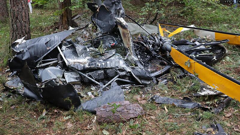 Die Wrackteile lagen &uuml;berall im Wald verstreut, der Copilot lag 24 Meter entfernt.