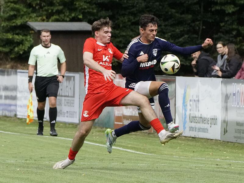 Sinan G&uuml;meci (rechts, hier im Hinspiel gegen Vatanspor) und seine "M&ouml;nche" erlebten einen gebrauchten Tag in Aschaffenburg.