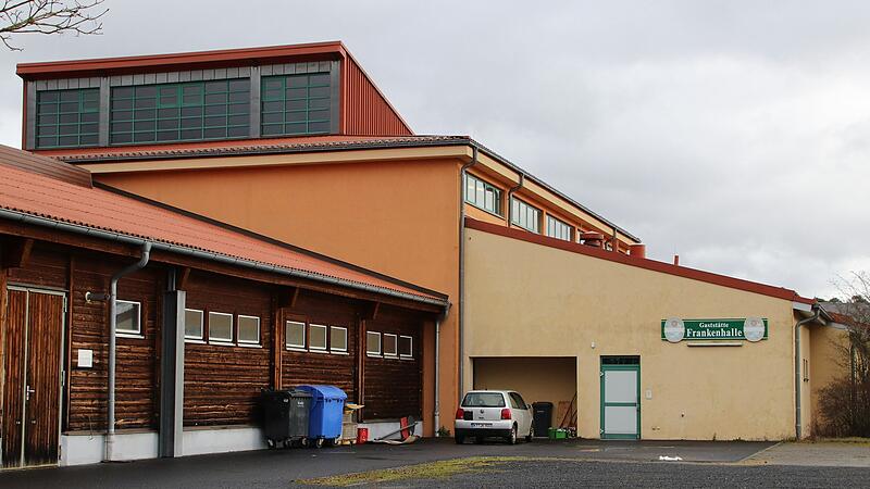 Die Frankenhalle in Dettelbach wird Sitz der Stadtwerke und des Bauhofs. Vorher muss die ehemalige Veranstaltungshalle aber entsprechend umgebaut werden. Die Frankenhalle in Dettelbach wird Sitz der Stadtwerke und des Bauhofs. Vorher muss die ehemalige Veranstaltungshalle aber entsprechend umgebaut werden.