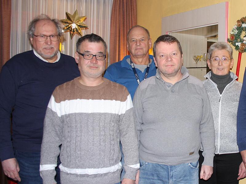 Bei der Aufstellungsversammlung der NLG-W&auml;hlerliste in G&ouml;&szlig;weinstein war Roland Wolf (2.&nbsp;v.&nbsp;l.) noch als Kandidat nominiert worden. Inzwischen hat sich seine pers&ouml;nliche Situation ver&auml;ndert.