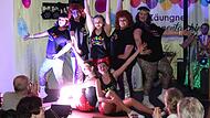 Im Discofieber: die Grazilen Gazellen.
