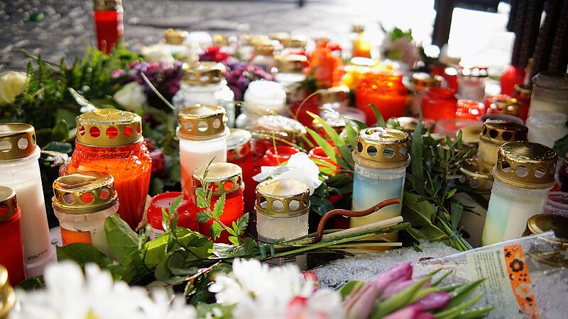 Fall Beatrix G.: Blumen am Tatort in Lichtenfels Blumen Trauer Mord