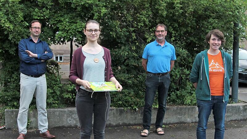 Das Thema war ein gemeinsames Anliegen von verschiedenen Verbänden mit Oliver Kunkel („Wir gestalten Heimat“), Petra Sommer (Ubiz), Harald Amon (BN Ebern) sowie Referentin Biologin und Landwirtin Rebekka Werner (von links). Das Thema war ein gemeinsames Anliegen von verschiedenen Verbänden mit Oliver Kunkel („Wir gestalten Heimat“), Petra Sommer (Ubiz), Harald Amon (BN Ebern) sowie Referentin Biologin und Landwirtin Rebekka Werner (von links).