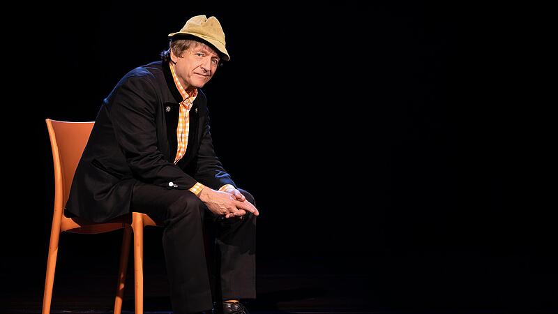 Frank-Markus Barwasser alias Erwin Pelzig hat sein Publikum stets im Griff und liefert erwartungsgem&auml;&szlig; ab.