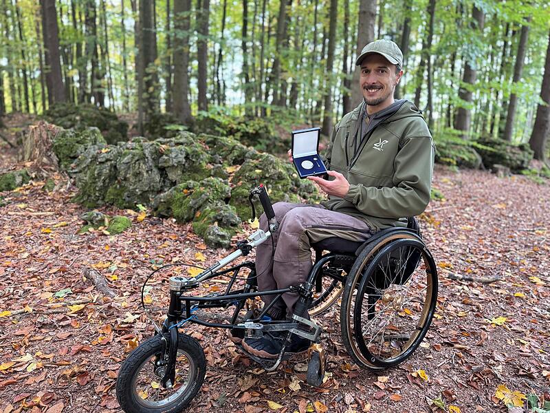 Trotz Einschränkung verbringt Dominik Herrmann gerne Zeit in der Natur.
