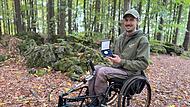 Trotz Einschränkung verbringt Dominik Herrmann gerne Zeit in der Natur.