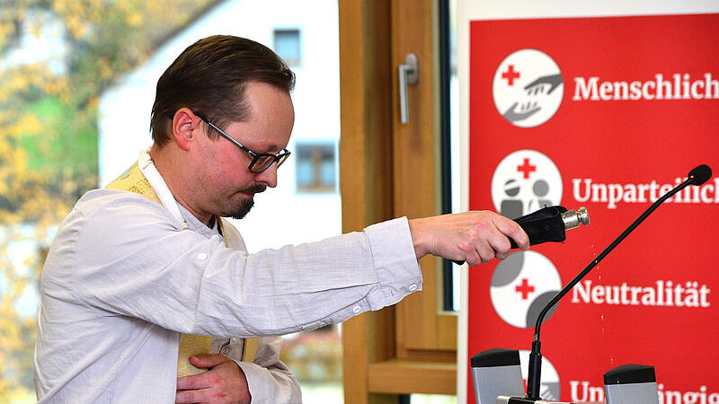 Die Weihe nahm Pfarrvikar Sebastian Masella vor.