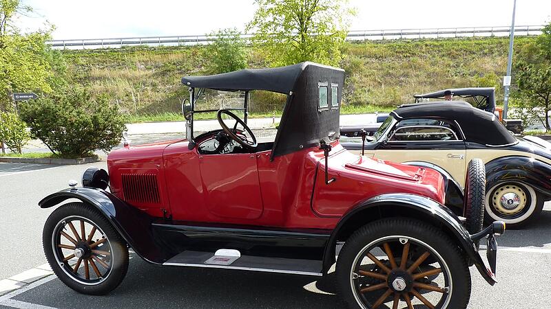 Oldtimerausfahrt mit VorkriegsoldtimernOldtimerausfahrt mit Vorkriegsoldtimern