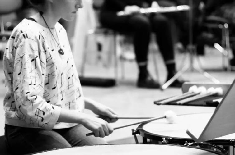 Ein Konzert der etwas anderen Art: In Kronach wird die Vielfalt der Percussion-Instrumente in einem besonderen Klangerlebnis dargeboten.